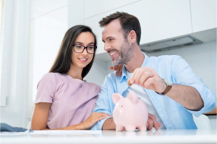 8 Ways to Manage Money as a Couple 8 Ways to Manage Money as a Couple